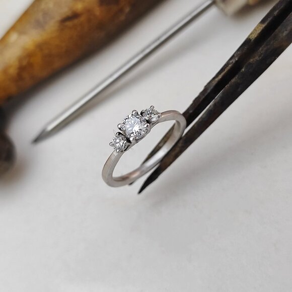 Engagement ring. 14K White gold ring with 0.53ct' Lab-Created diamonds. - Picture 3 of 10
